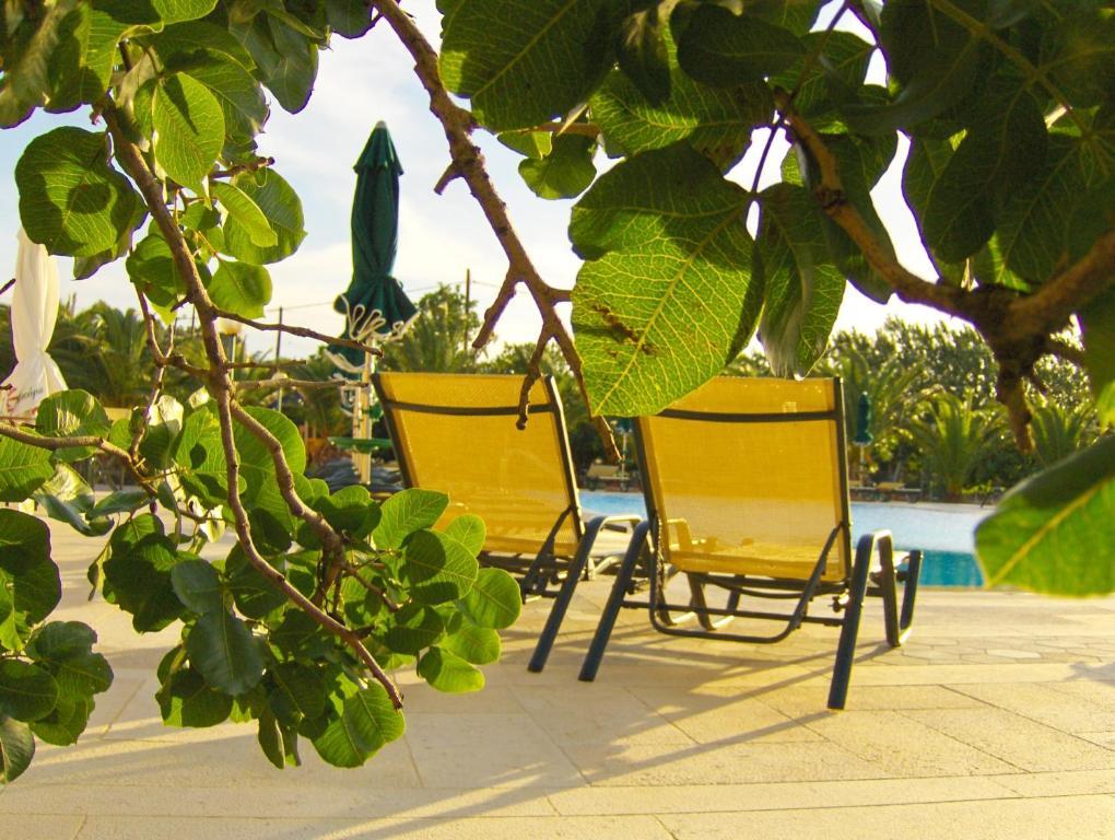 Hotel Bella Vista Митимна Экстерьер фото